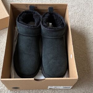 UGG Classic Ultra Mini Boots in Black